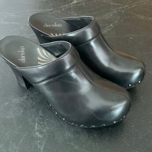 NWOT Dansko | Black Leather Rae Mule Heeled Clog | size 40, 9.5